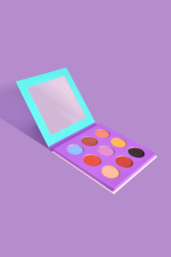 Palette de fards à paupières ouverte avec miroir
